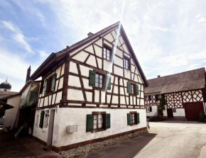 Chalet Happy Cow - Top Lage nähe Bodensee, Rheinfall, Schaffhausen & Zürich - Ländliche Idylle mit Privat-Parkplatz und viel Komfort - 120m2 - 3 Stockwerke
